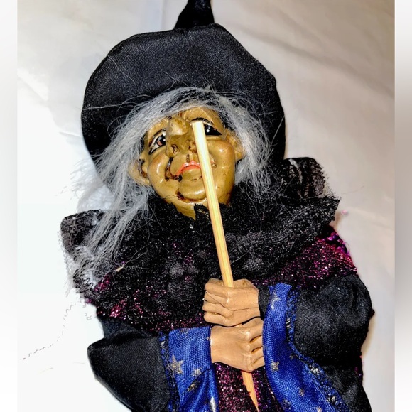 GANZ WITCH scary DOLL 15” Purple Cape Black Hat Gold Star Dress ON BROOM creepy - Picture 6 of 11